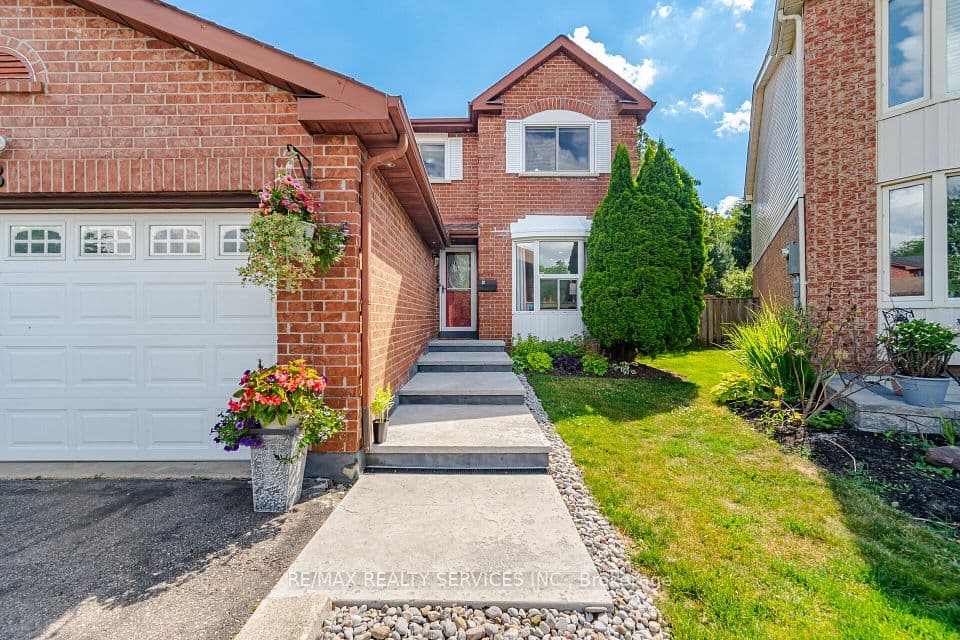8 Paramount Place, Brampton, ON L6Y 2T3 – photo 2