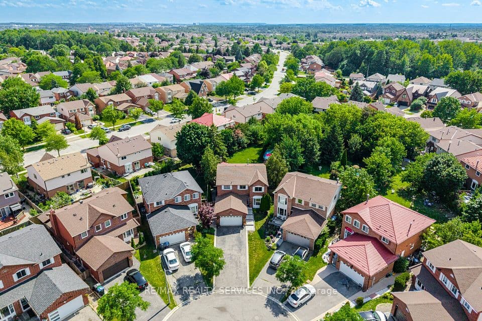 8 Paramount Place, Brampton, ON L6Y 2T3 – photo 3