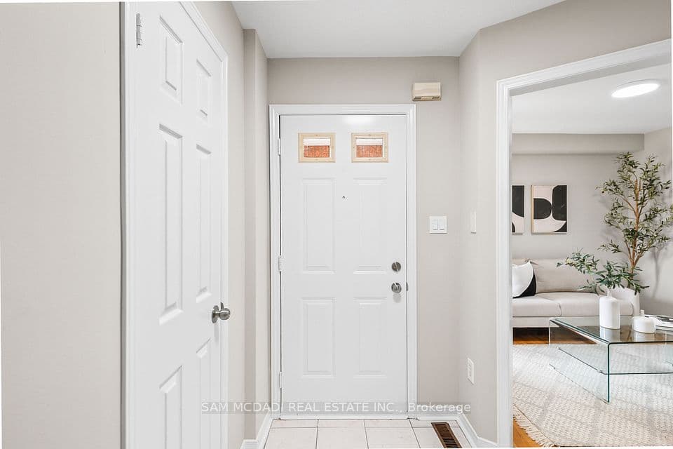 3847 Densbury Drive, Mississauga, ON L5N 6Z3 – photo 3