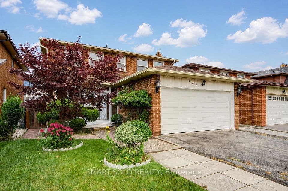 837 Queensbridge Drive, Mississauga, ON L5C 3K3 – photo 2
