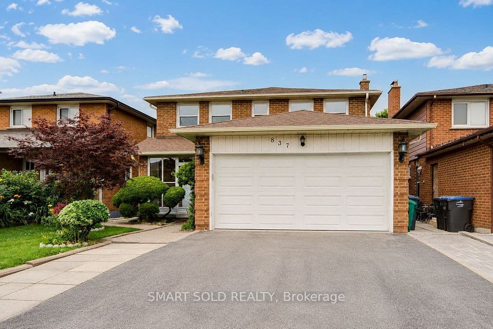 837 Queensbridge Drive, Mississauga, ON L5C 3K3 – main photo