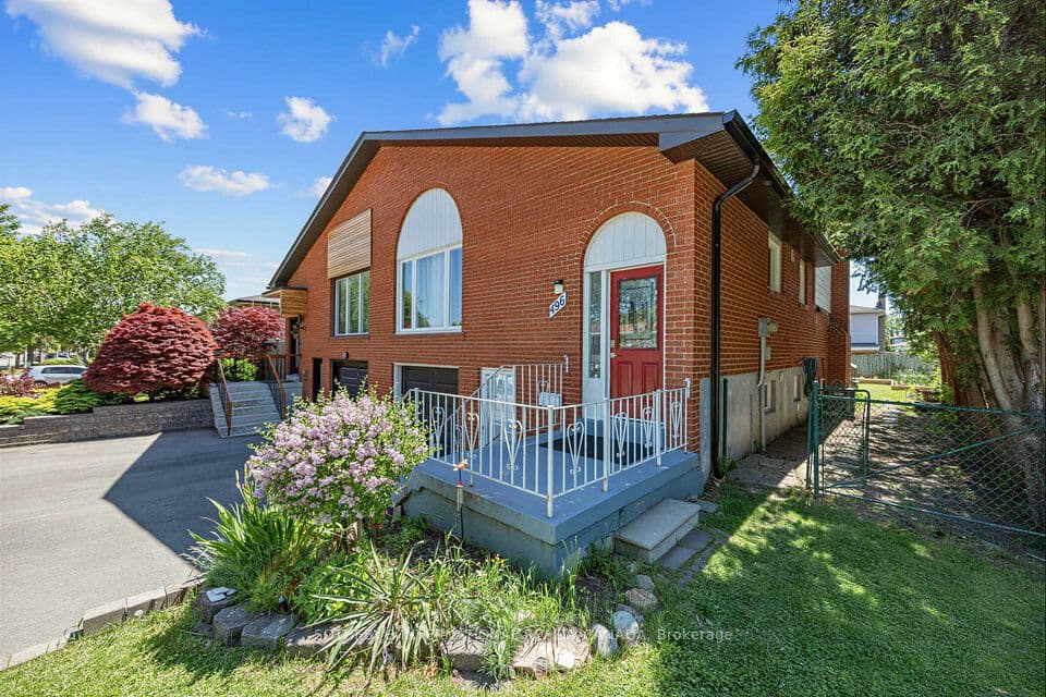 496 Fendalton Street, Mississauga, ON L5B 2L9 – photo 3