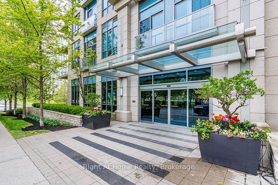 15 Viking Lane 1303, Toronto, ON M9B 0A4 – main photo
