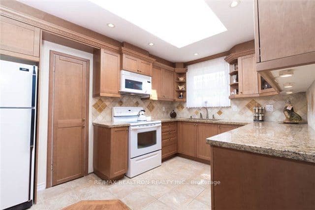 1458 Bridge Road, Oakville, ON L6L 2E1 – photo 3