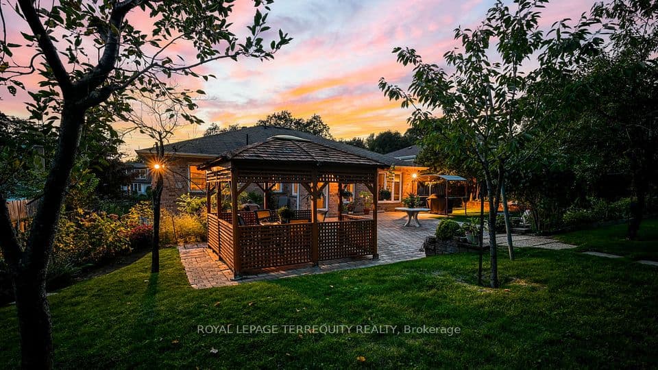 134 Hadrian Drive, Toronto, ON M9W 1V4 – main photo
