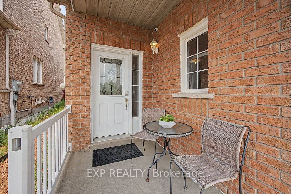 7269 Lantern Fly Hollow, Mississauga, ON L5W 1K2 – photo 2