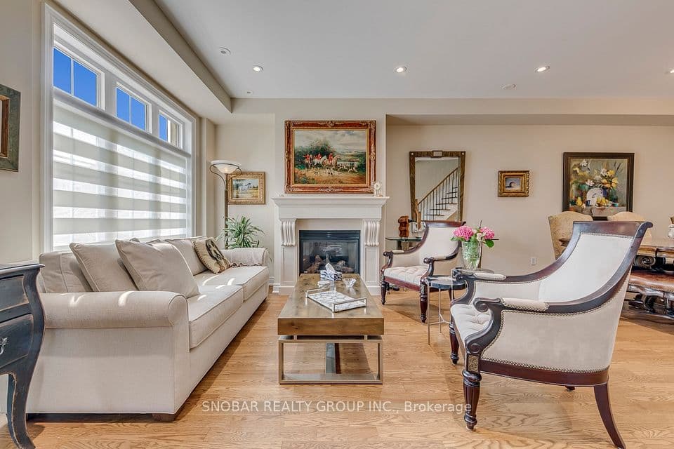 208 La Rose Avenue 9, Toronto, ON M9P 1B5 – photo 3