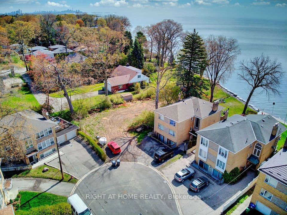 9 Carlis Place, Mississauga, ON L5G 1A8 – photo 3