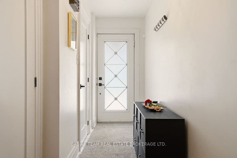 377 Karen Park Crescent W, Mississauga, ON L5A 3C8 – photo 2