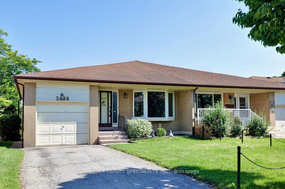 2458 Barcella Crescent, Mississauga, ON L5K 1E2 – photo 2