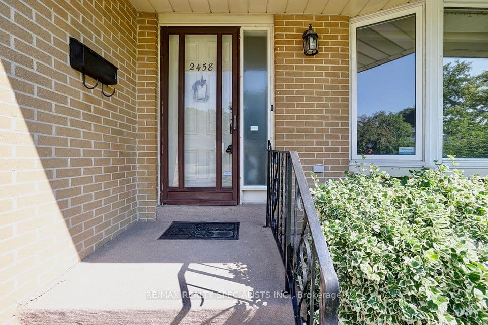 2458 Barcella Crescent, Mississauga, ON L5K 1E2 – photo 3