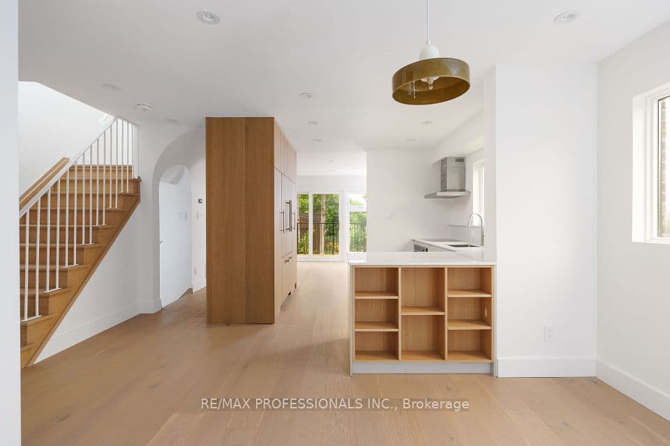 19 Arnold Avenue, Toronto, ON M6N 4M8 – photo 2