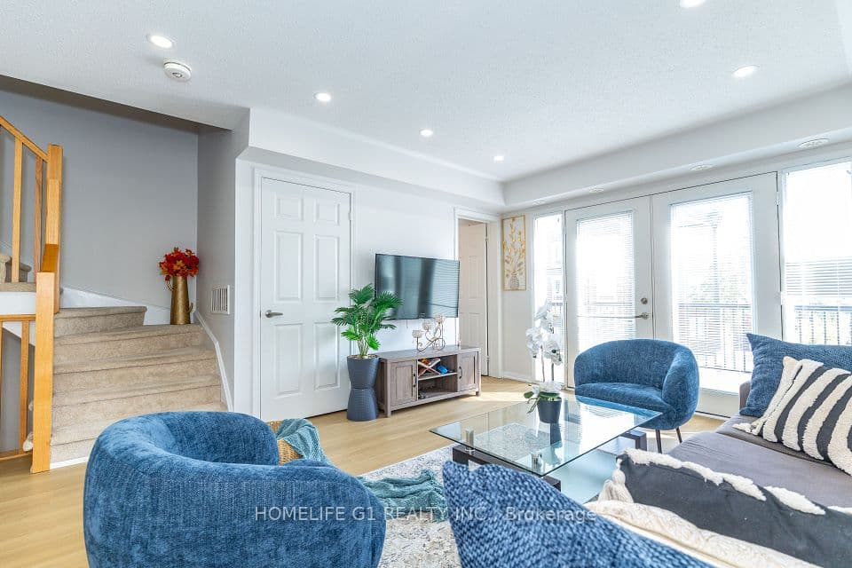 250 Sunny Meadow Boulevard, Brampton, ON L6R 3Y7 – photo 2