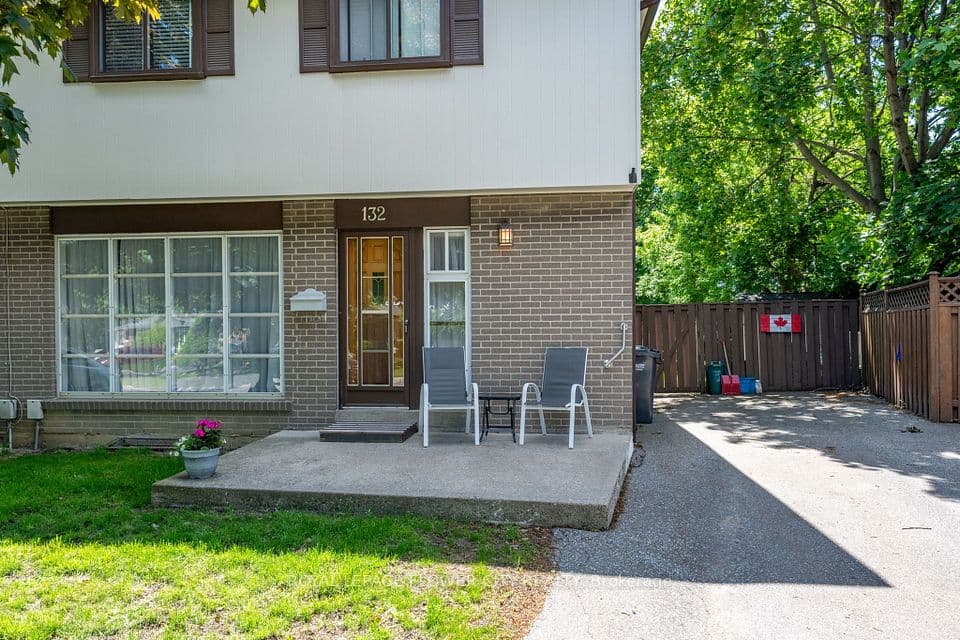 132 Fallingdale Crescent, Brampton, ON L6T 3J6 – photo 2