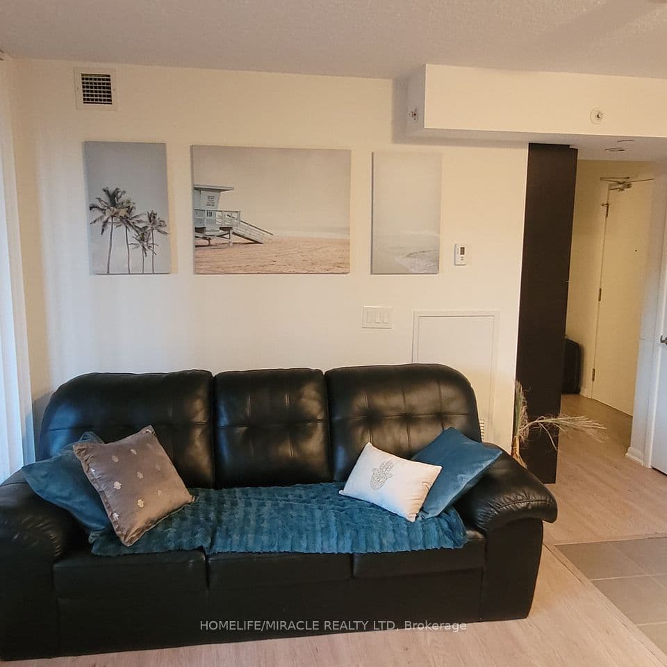830 Lawrence Avenue W 529, Toronto, ON M6A 0A2 – photo 2