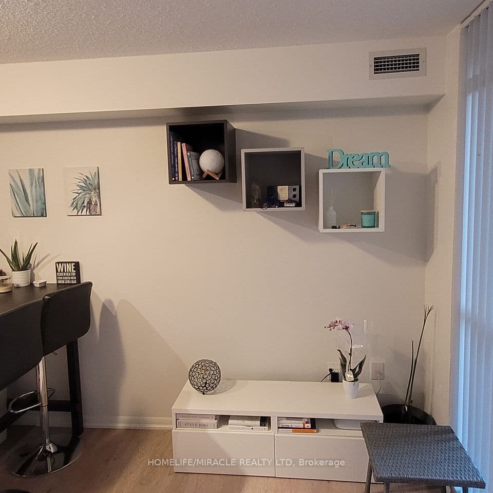 830 Lawrence Avenue W 529, Toronto, ON M6A 0A2 – photo 3