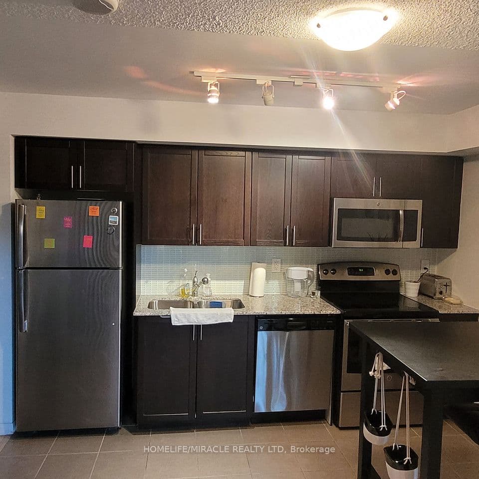 830 Lawrence Avenue W 529, Toronto, ON M6A 0A2 – main photo
