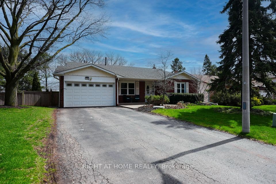 1266 Lakeview Drive, Oakville, ON L6H 2M8 – main photo