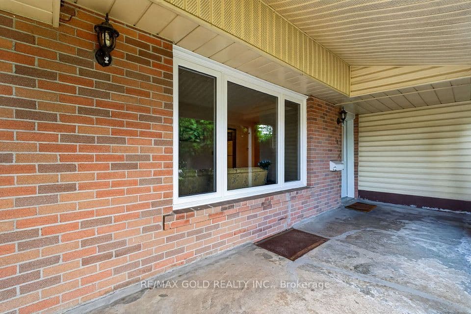 18 Esplanade Road, Brampton, ON L6T 2C7 – photo 3