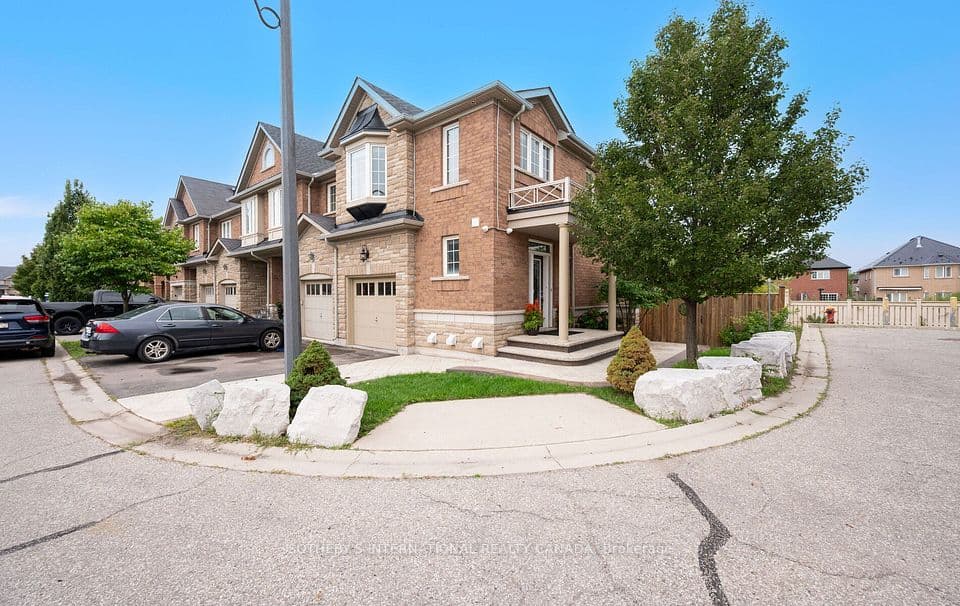 745 Farmstead Drive 21, Milton, ON L9T 8B1 – main photo