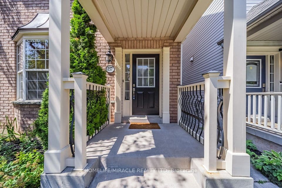 257 Gatwick Drive, Oakville, ON L6H 7K3 – photo 2