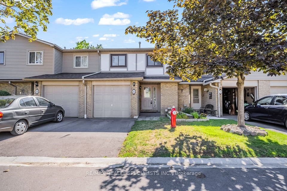 33 Greenwich Circle, Brampton, ON L6S 2E6 – photo 2
