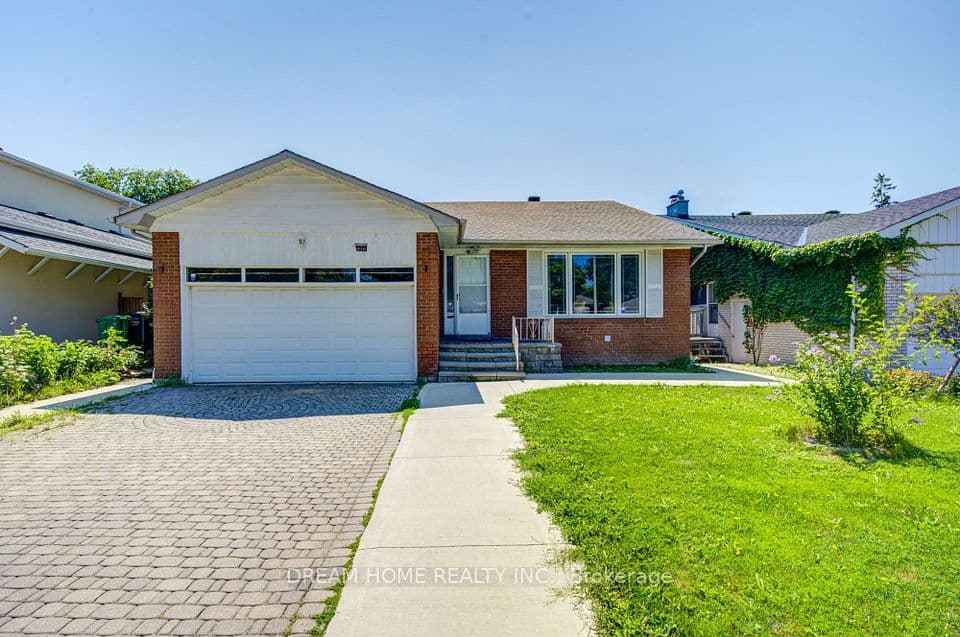 1323 Shamir Crescent, Mississauga, ON L5C 1L2 – photo 3