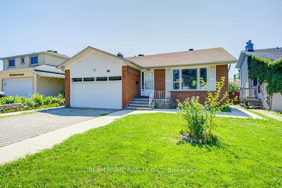 1323 Shamir Crescent, Mississauga, ON L5C 1L2 – photo 2