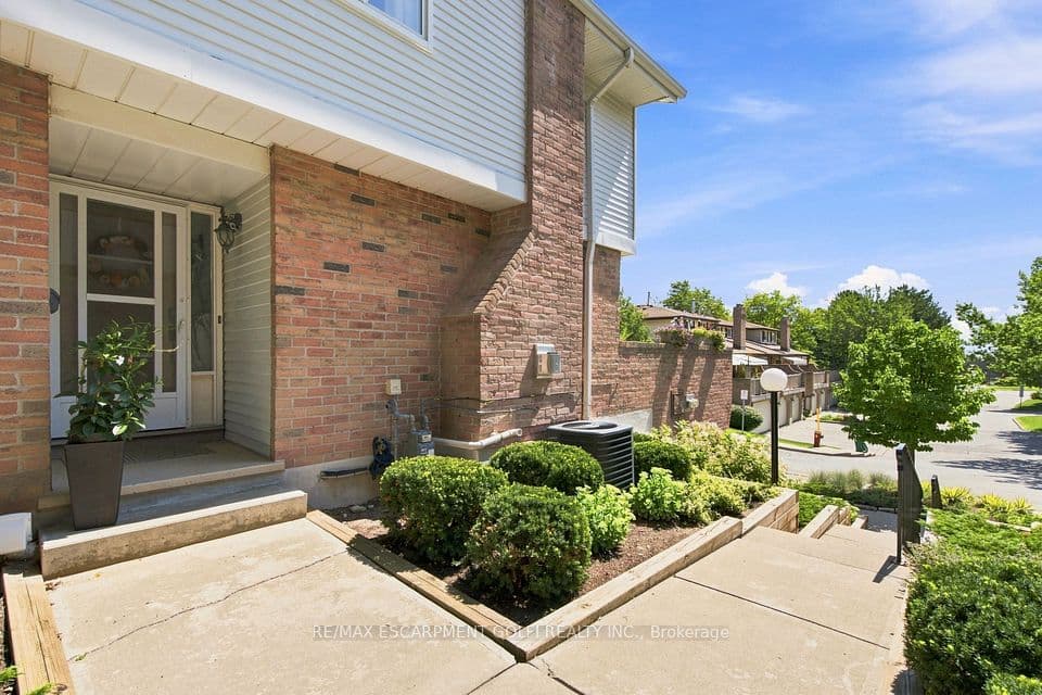 1503 Upper Middle Road 1, Burlington, ON L7P 4M5 – photo 3