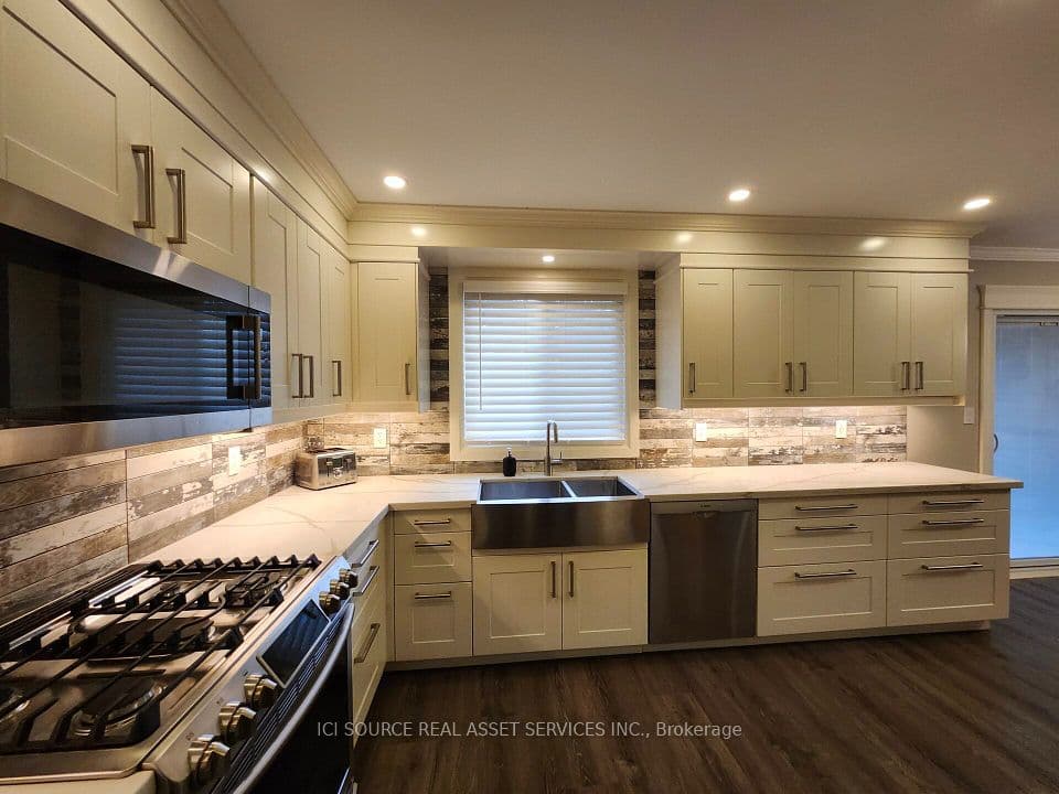 699 Castleguard Crescent, Burlington, ON L7N 2W7 – photo 2