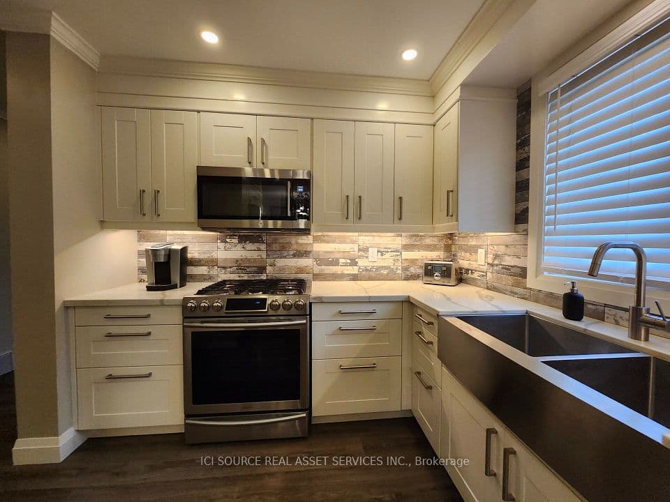 699 Castleguard Crescent, Burlington, ON L7N 2W7 – photo 3