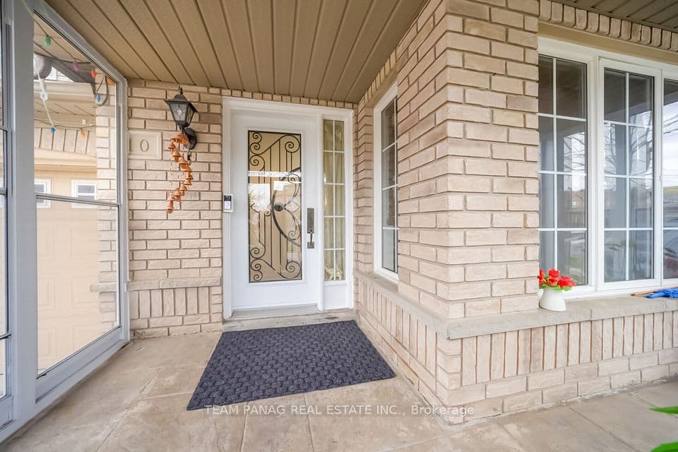 10 Hollowgrove Boulevard, Brampton, ON L6P 1B2 – photo 3