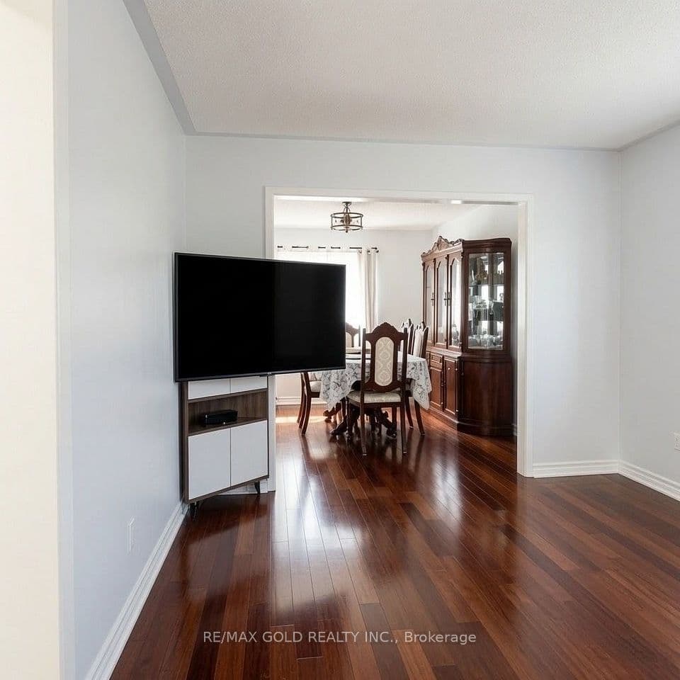 711 Ashprior Avenue, Mississauga, ON L5R 3N8 – photo 2