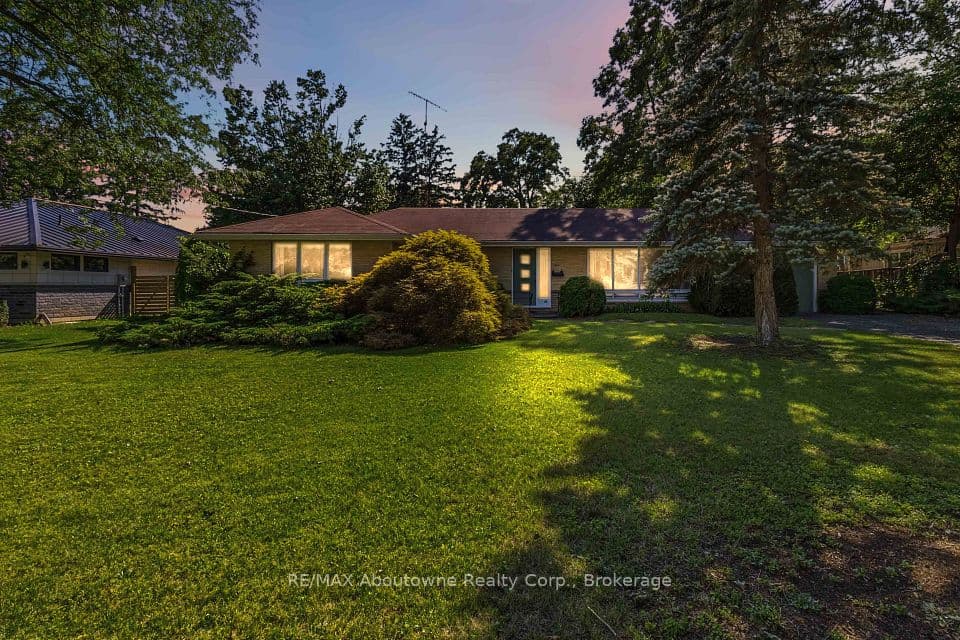 974 Unsworth Avenue, Burlington, ON L7T 1R4 – main photo
