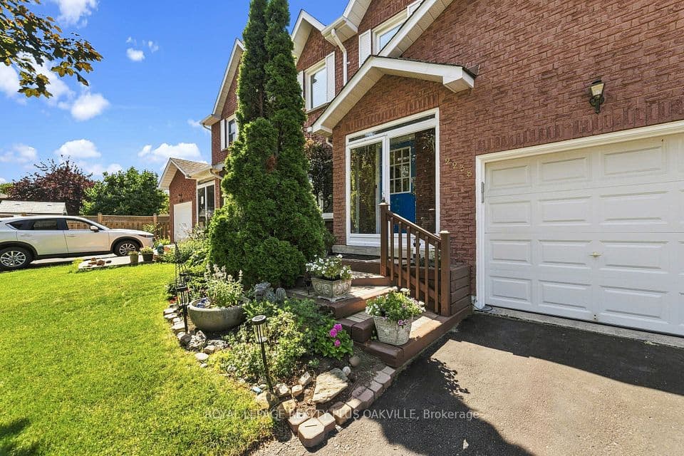 2238 MacLennan Drive, Oakville, ON L6H 5K2 – photo 3