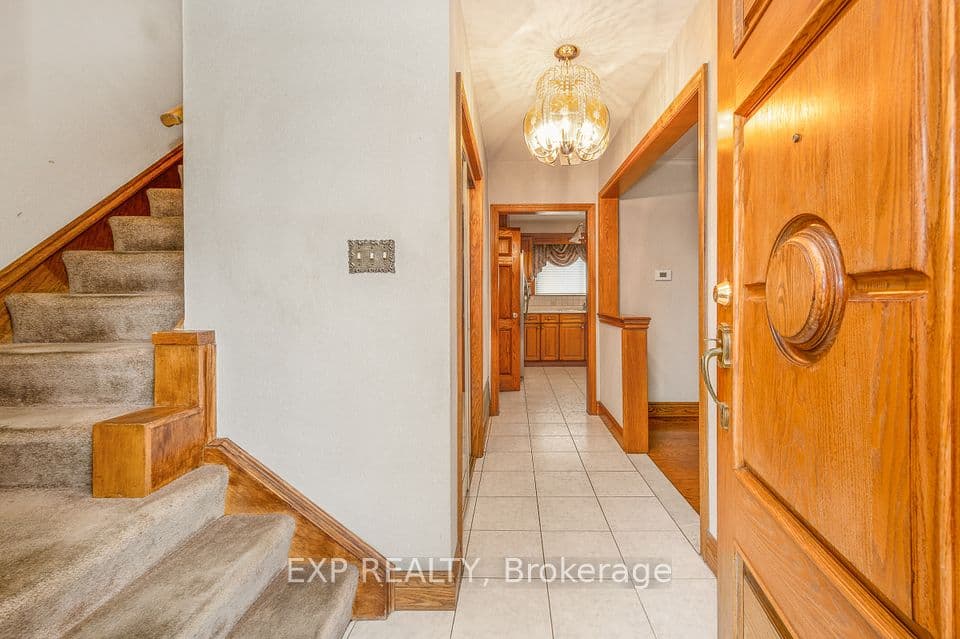 52 Storer Drive, Toronto, ON M9M 1X5 – photo 3