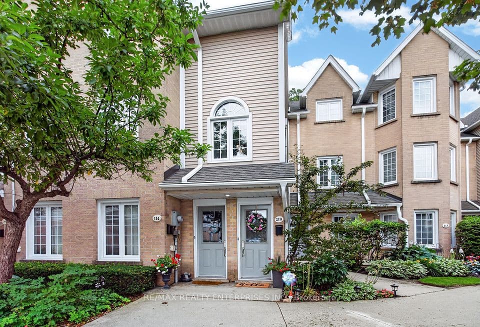 2110 Cleaver Avenue 219, Burlington, ON L7M 3Z4 – main photo