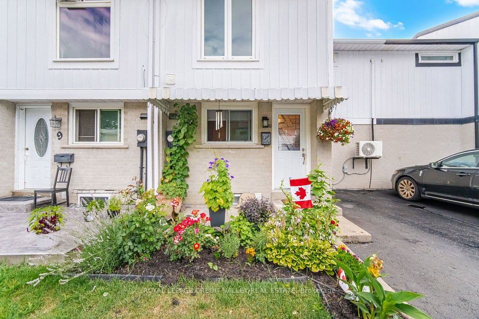 10 Gladstone Square, Brampton, ON L6S 2H5 – main photo