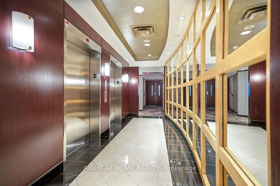 2111 Lake Shore Boulevard W 508, Toronto, ON M8V 4B2 – main photo
