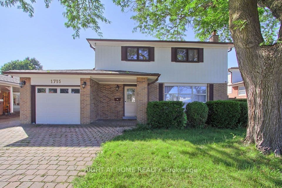 1715 Oberon Crescent, Mississauga, ON L4X 2K7 – main photo