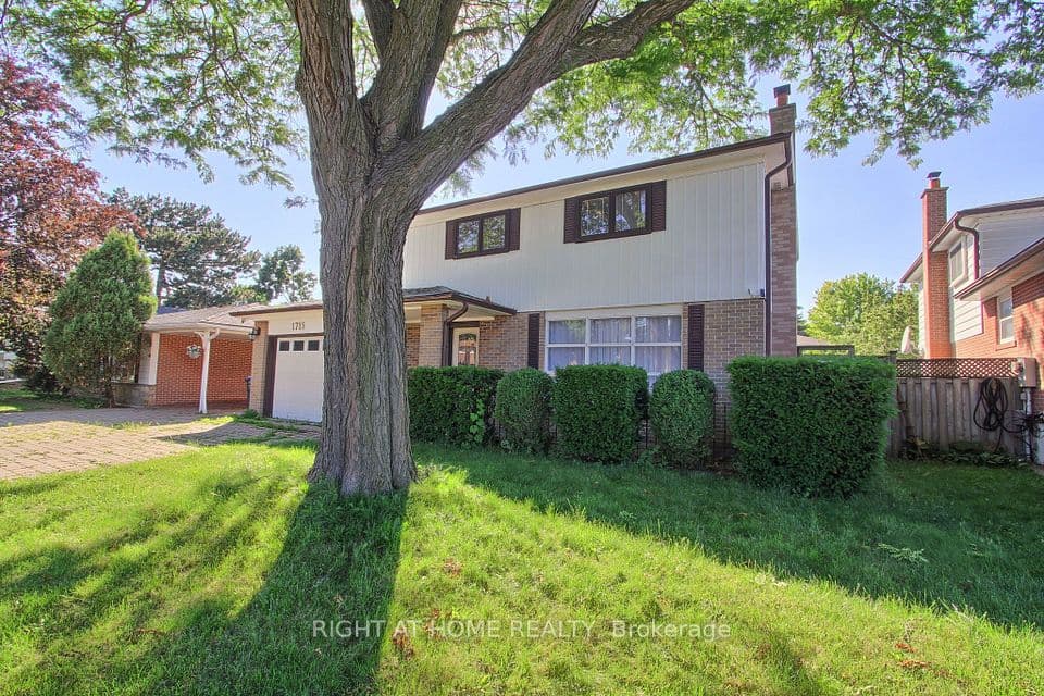 1715 Oberon Crescent, Mississauga, ON L4X 2K7 – photo 3