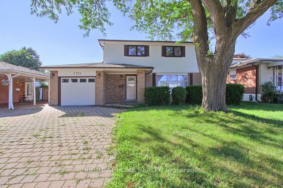 1715 Oberon Crescent, Mississauga, ON L4X 2K7 – photo 2