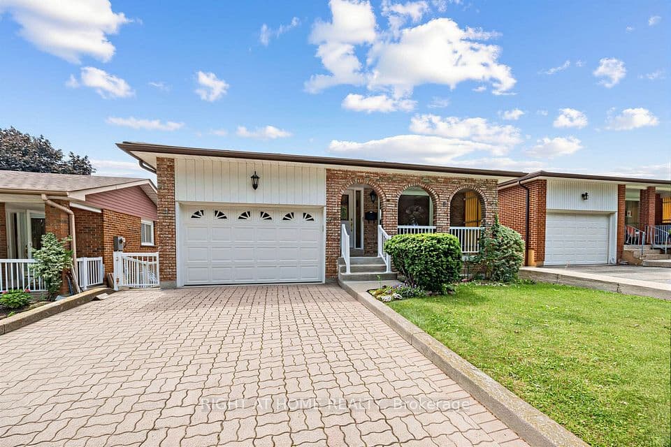 3126 Mccarthy Court, Mississauga, ON L4Y 3Z5 – photo 3