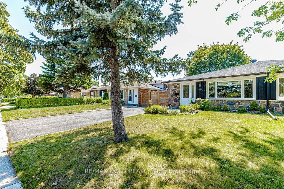 45 Grange Drive, Brampton, ON L6X 2H1 – photo 2