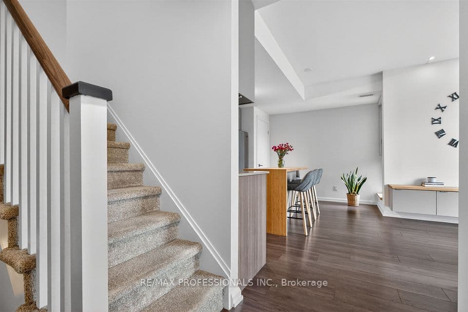 10 Brin Drive TH48, Toronto, ON M8X 0B3 – photo 3