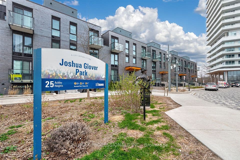 10 Brin Drive TH48, Toronto, ON M8X 0B3 – photo 2