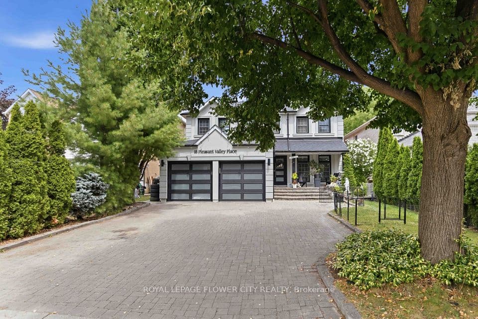 18 Pleasant Valley Place, Brampton, ON L6S 5S2 – main photo