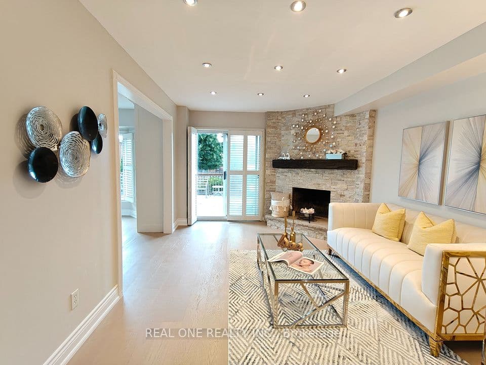476 Bud Gregory Boulevard, Mississauga, ON L4Z 2K4 – photo 2