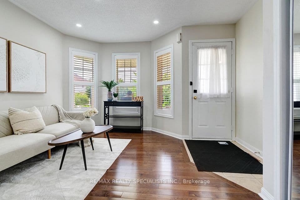 38 Sweetwood Circle, Brampton, ON L7A 2X7 – main photo