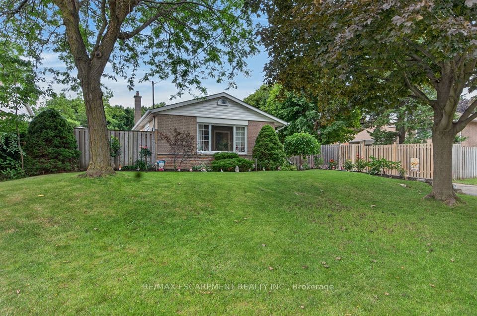 3 Cumbrian Court, Brampton, ON L6X 2J7 – main photo